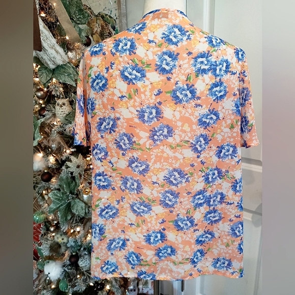 Salon Studio Coverup - Picture 3 of 5